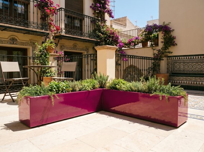 Cuba Low Corner Planter