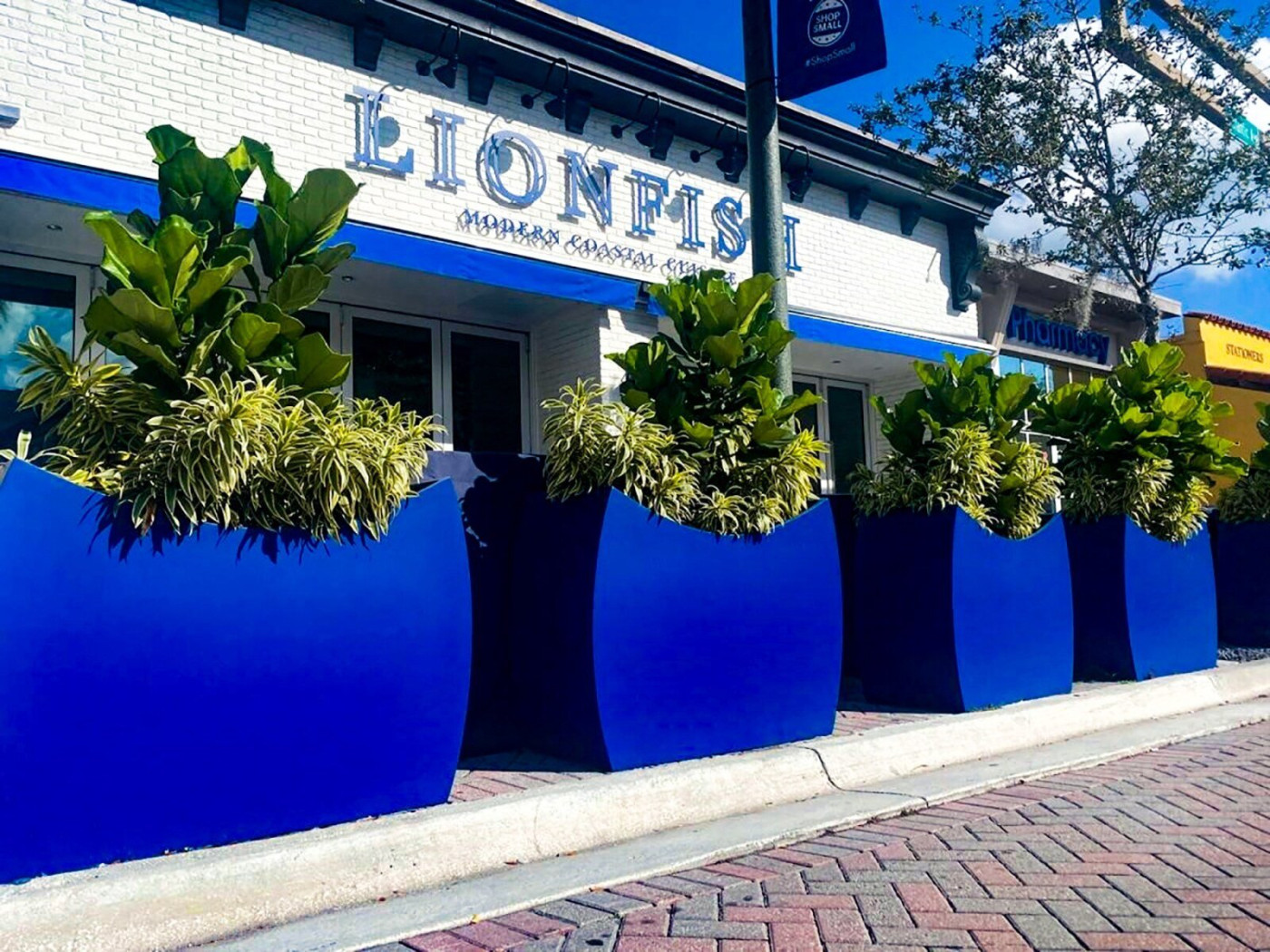 Tall fiberglass planters for privacy